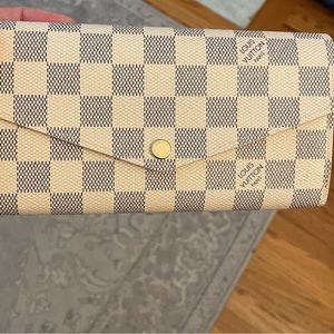 BRAND NEW Louis Vuitton Sarah Wallet in Damier Azur